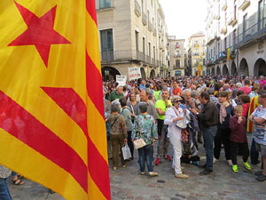 Concentraci&oacute; a la pla&ccedil;a del Vi i manifestaci&oacute; 'Cap pas enrere'