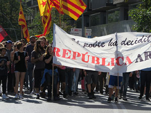 Concentraci&oacute; a la pla&ccedil;a del Vi i manifestaci&oacute; 'Cap pas enrere'