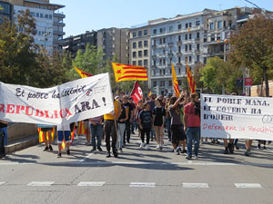 Concentraci&oacute; a la pla&ccedil;a del Vi i manifestaci&oacute; 'Cap pas enrere'