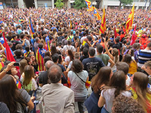 Manifestaci&oacute; 'Els col&middot;legis, sempre nostres!' davant la seu de la Generalitat de Catalunya