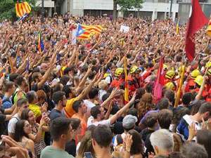 Manifestaci&oacute; 'Els col&middot;legis, sempre nostres!' davant la seu de la Generalitat de Catalunya