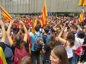 Manifestació 'Els col·legis, sempre nostres!' davant la seu de la Generalitat de Catalunya