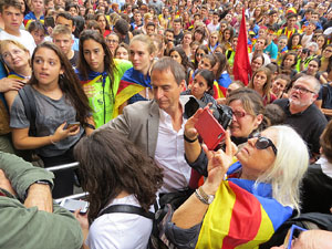 Manifestaci&oacute; 'Els col&middot;legis, sempre nostres!' davant la seu de la Generalitat de Catalunya