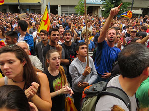 Manifestaci&oacute; 'Els col&middot;legis, sempre nostres!' davant la seu de la Generalitat de Catalunya