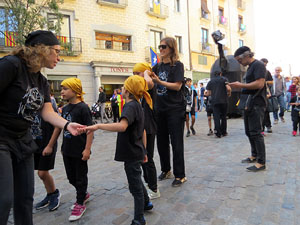 Marat&oacute; per la democr&agrave;cia. Cercavila dels gegants i capgrossos de Girona