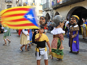 Marat&oacute; per la democr&agrave;cia. Cercavila dels gegants i capgrossos de Girona