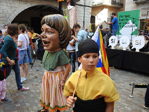 Marat&oacute; per la democr&agrave;cia. Cercavila dels gegants i capgrossos de Girona