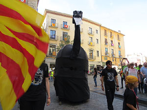 Marat&oacute; per la democr&agrave;cia. Cercavila dels gegants i capgrossos de Girona