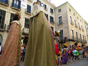 Marat&oacute; per la democr&agrave;cia. Cercavila dels gegants i capgrossos de Girona