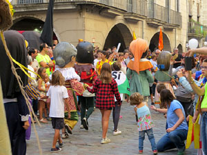 Marat&oacute; per la democr&agrave;cia. Cercavila dels gegants i capgrossos de Girona