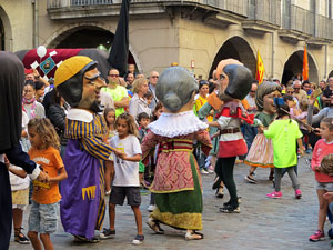 Marat&oacute; per la democr&agrave;cia. Cercavila dels gegants i capgrossos de Girona