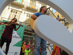 Marat&oacute; per la democr&agrave;cia. Concentraci&oacute; i parlaments a la pla&ccedil;a del Vi