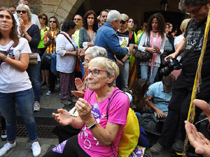 Marat&oacute; per la democr&agrave;cia. Concentraci&oacute; i parlaments a la pla&ccedil;a del Vi