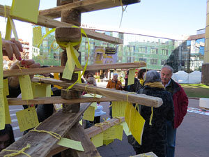 Nadal 2017. L'Arbre dels desitjos de Llibertat a la plaça Miquel de Palol