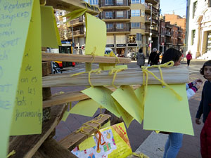 Nadal 2017. L'Arbre dels desitjos de Llibertat a la plaça Miquel de Palol