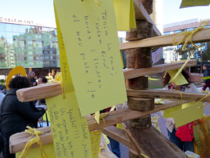 Nadal 2017. L'Arbre dels desitjos de Llibertat a la plaça Miquel de Palol