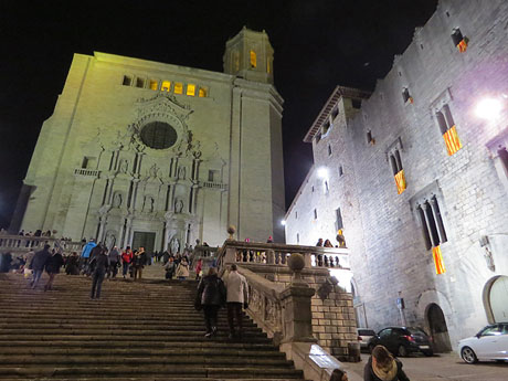 Festes de Nadal 2017. Campanades de Cap d'Any a la Catedral de Girona i actuació de Balahits