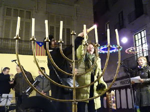 Nadal 2017. Encesa de les llums de Hanukk&agrave; a la pla&ccedil;a del Vi