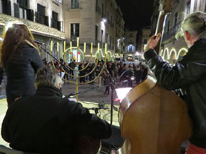 Nadal 2017. Encesa de les llums de Hanukk&agrave; a la pla&ccedil;a del Vi