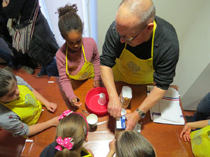 Nadal 2017. Taller de sufganiot, bunyols de Hanukkà, al Museu d'Història dels Jueus