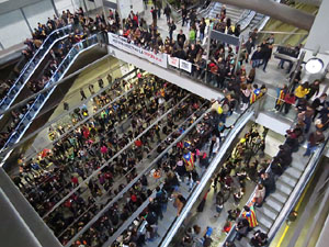 Vaga general 8 de novembre. Tall de les vies del TGV a Girona