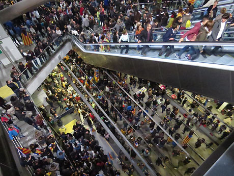 Vaga general 8 de novembre. Tall de les vies del TGV a Girona