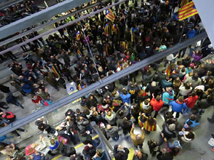 Vaga general 8 de novembre. Tall de les vies del TGV a Girona