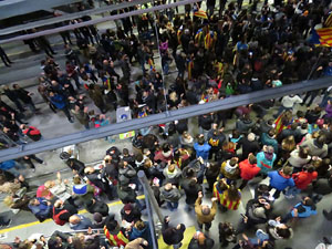 Vaga general 8 de novembre. Tall de les vies del TGV a Girona