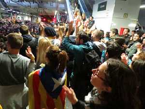 Vaga general 8 de novembre. Tall de les vies del TGV a Girona