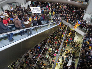 Vaga general 8 de novembre. Tall de les vies del TGV a Girona