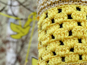 Teixint llibertats. Acci&oacute; dins de la campanya per reclamar la llibertat dels presos pol&iacute;tics a la pla&ccedil;a de la Constituci&oacute;