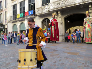 Toc de rams. Canvi dels rams de flors de les gegantes de Girona