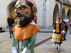 Toc de rams. Canvi dels rams de flors de les gegantes de Girona