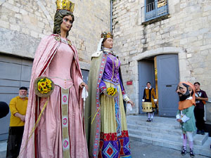 Toc de rams. Canvi dels rams de flors de les gegantes de Girona