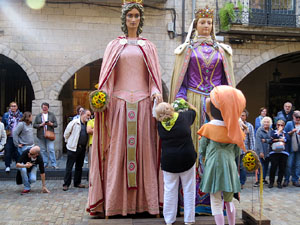 Toc de rams. Canvi dels rams de flors de les gegantes de Girona