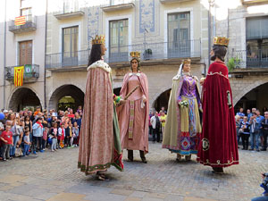 Toc de rams. Canvi dels rams de flors de les gegantes de Girona