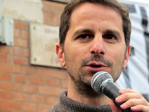 Concentraci&oacute; 'Puigdemont President' davant la Subdelegaci&oacute; del Govern a Jaume I