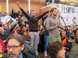 Concentraci&oacute; 'Puigdemont President' davant la Subdelegaci&oacute; del Govern a Jaume I