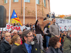 Concentraci&oacute; 'Puigdemont President' davant la Subdelegaci&oacute; del Govern a Jaume I
