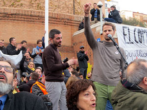 Concentraci&oacute; 'Puigdemont President' davant la Subdelegaci&oacute; del Govern a Jaume I