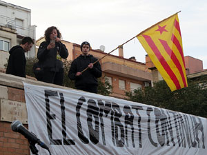 Concentraci&oacute; 'Puigdemont President' davant la Subdelegaci&oacute; del Govern a Jaume I