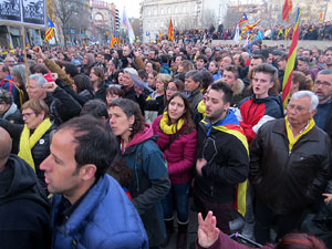 Concentraci&oacute; 'Puigdemont President' davant la Subdelegaci&oacute; del Govern a Jaume I