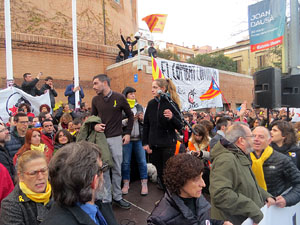 Concentraci&oacute; 'Puigdemont President' davant la Subdelegaci&oacute; del Govern a Jaume I