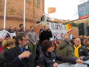 Concentraci&oacute; 'Puigdemont President' davant la Subdelegaci&oacute; del Govern a Jaume I