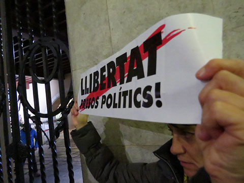 La concentració a la plaça del Vi