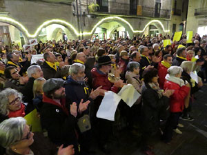 Concentraci&oacute; per la llibertat dels presos pol&iacute;tics a la pla&ccedil;a del Vi