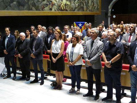 L'Auditori Josep Irla durant el cant de Els Segadors