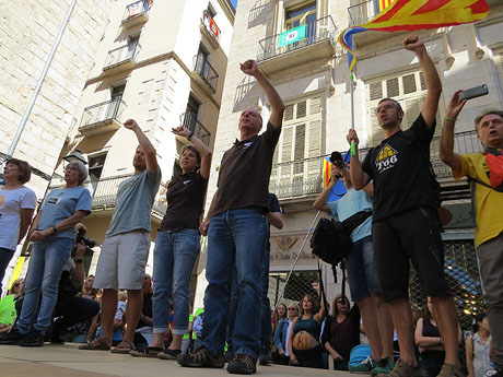 Diada Nacional 2017. Concentració a la plaça del Vi, lectura del manifest i cant de Els Segadors