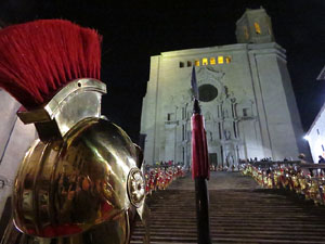 Setmana Santa 2018 a Girona. Sortida dels Manaies per lliurar el Penó