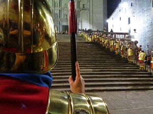 Setmana Santa 2018 a Girona. Sortida dels Manaies per lliurar el Penó